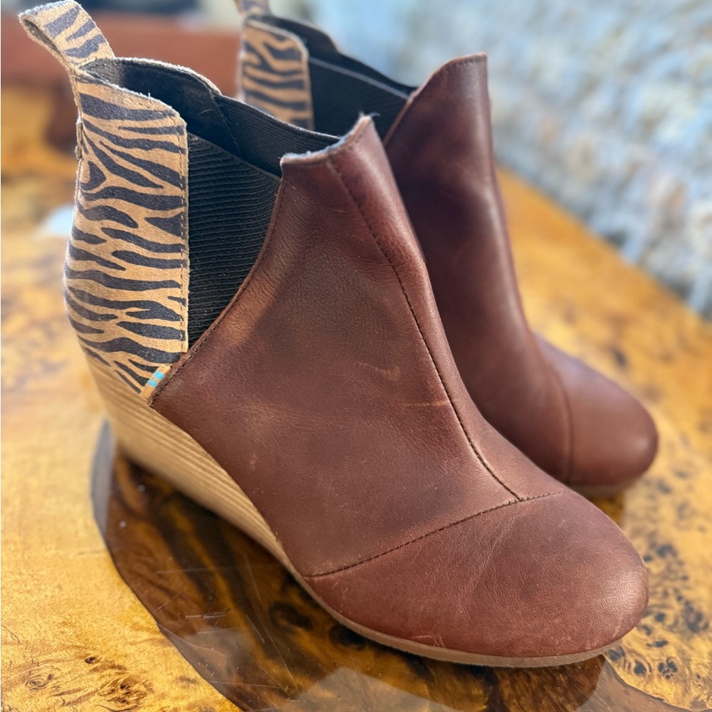 TOMS BOOTS-Animal print heel with reddish brown leather wedge booties